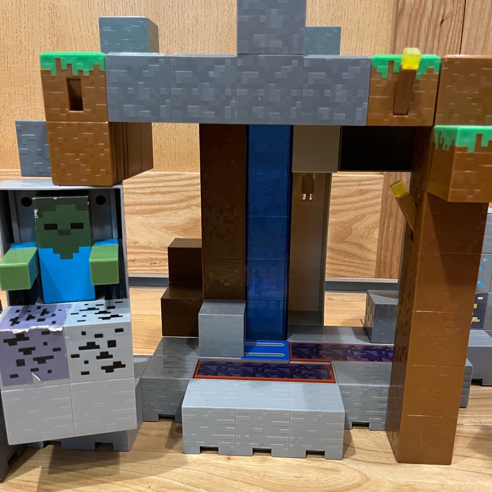 Minecraft Building Set with Zombie Figure - collectible!